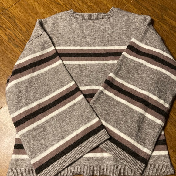 Cupcakes And Cashmere Amour Stripe Bell Sleeve Women’s Sweater - Picture 8 of 8